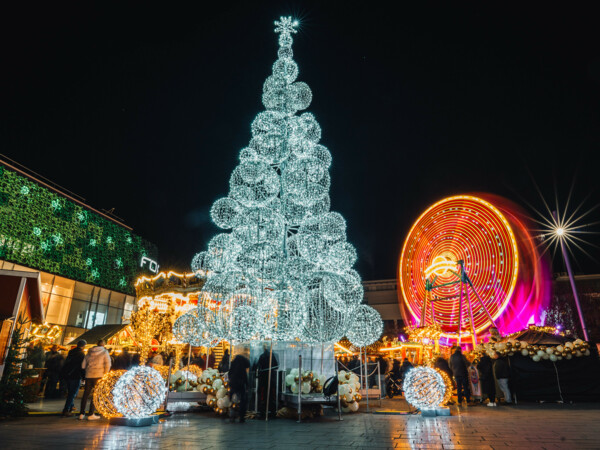 Koblenz Christmas Market at the town square "Zentralplatz" © Koblenz-Touristik, Janko.Media Koblenz Christmas Market at the town square "Zentralplatz" © Koblenz-Touristik, Janko.Media