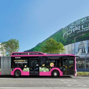 koveb Bus am Zentralplatz vor Forum Confluentes und Forum Mittelrhein © Gauls