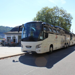Reisebus am Rheinufer © Koblenz-Touristik