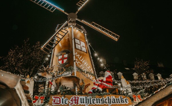 Die Mühlenschänke des Koblenzer Weihnachtsmarkt auf dem Münzplatz © Koblenz-Touristik GmbH, Janko.Media
